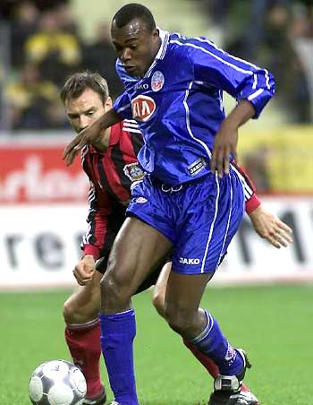 通过校园足 通过校园足